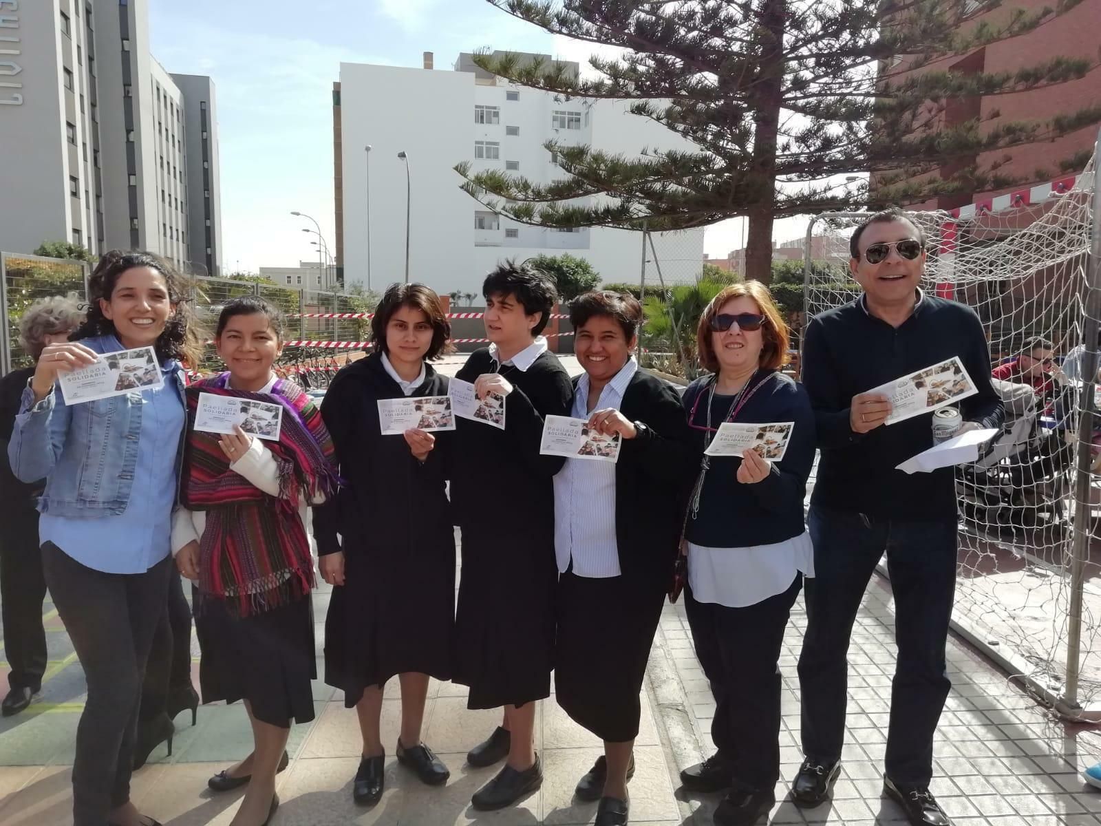 Una paella solidaria con misión en un comedor social en Nador