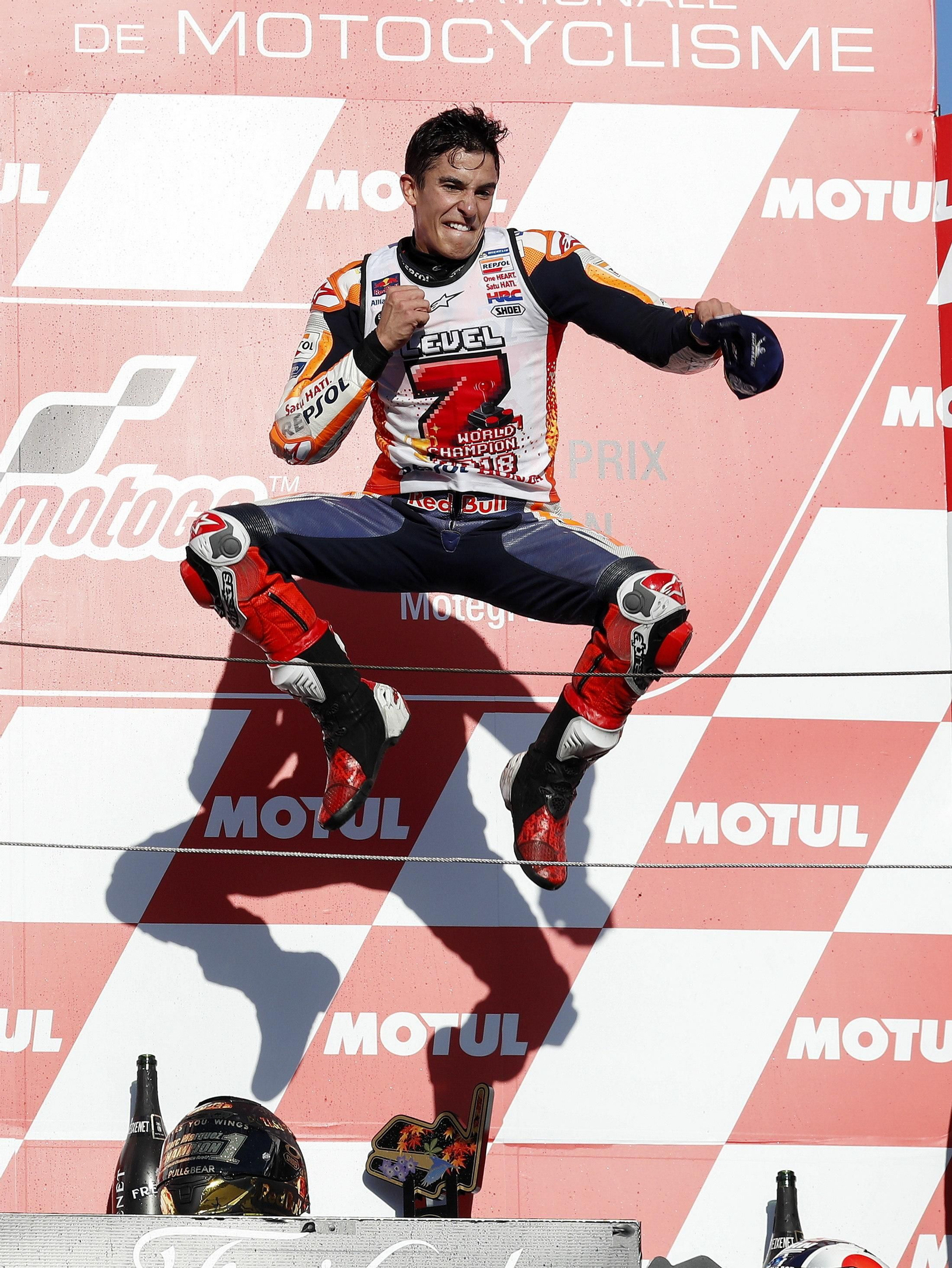 Márquez celebra su título