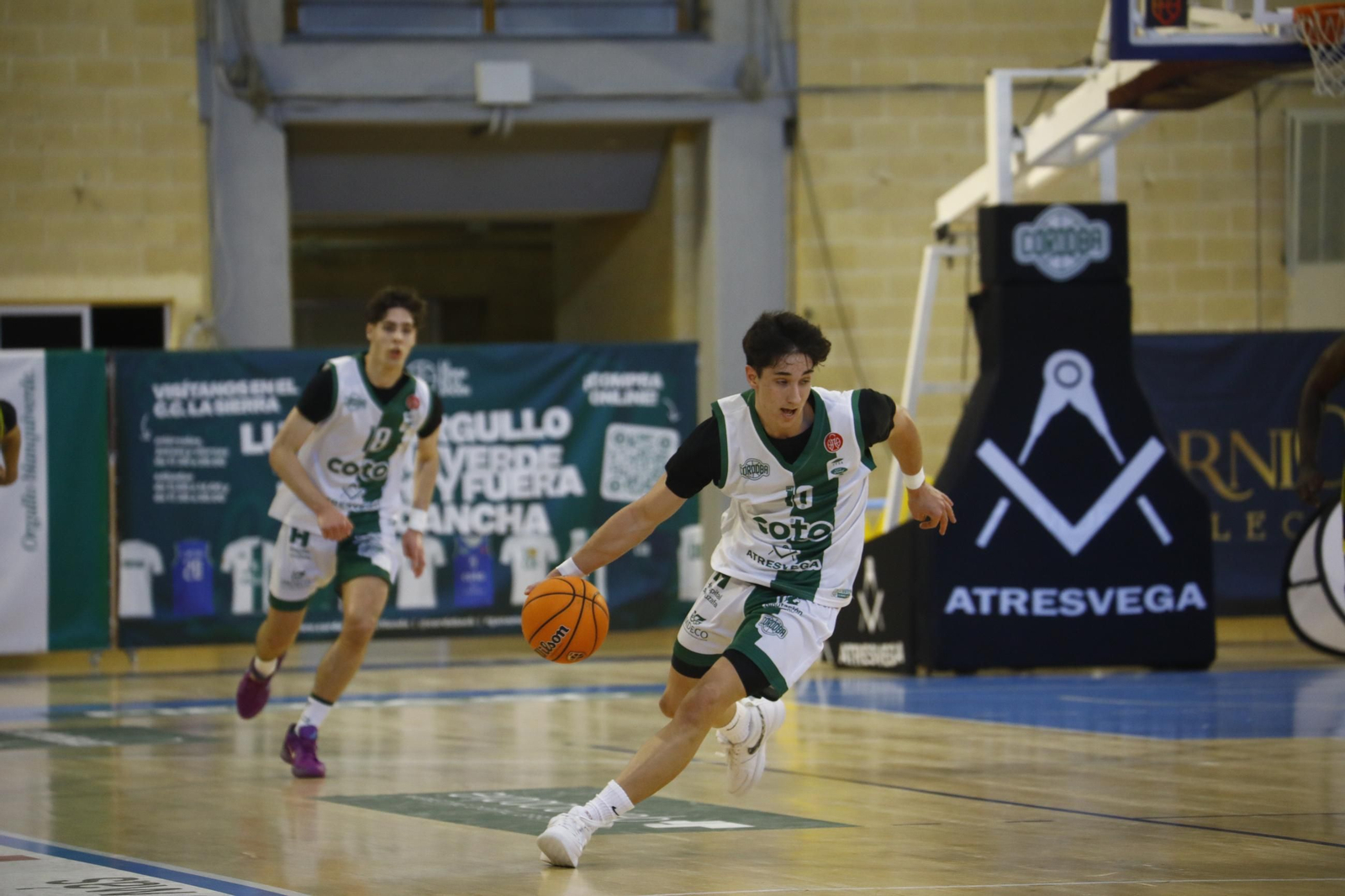 Las mejores fotos del ambiente en Vista Alegre para el Coto Córdoba - UDEA Algeciras