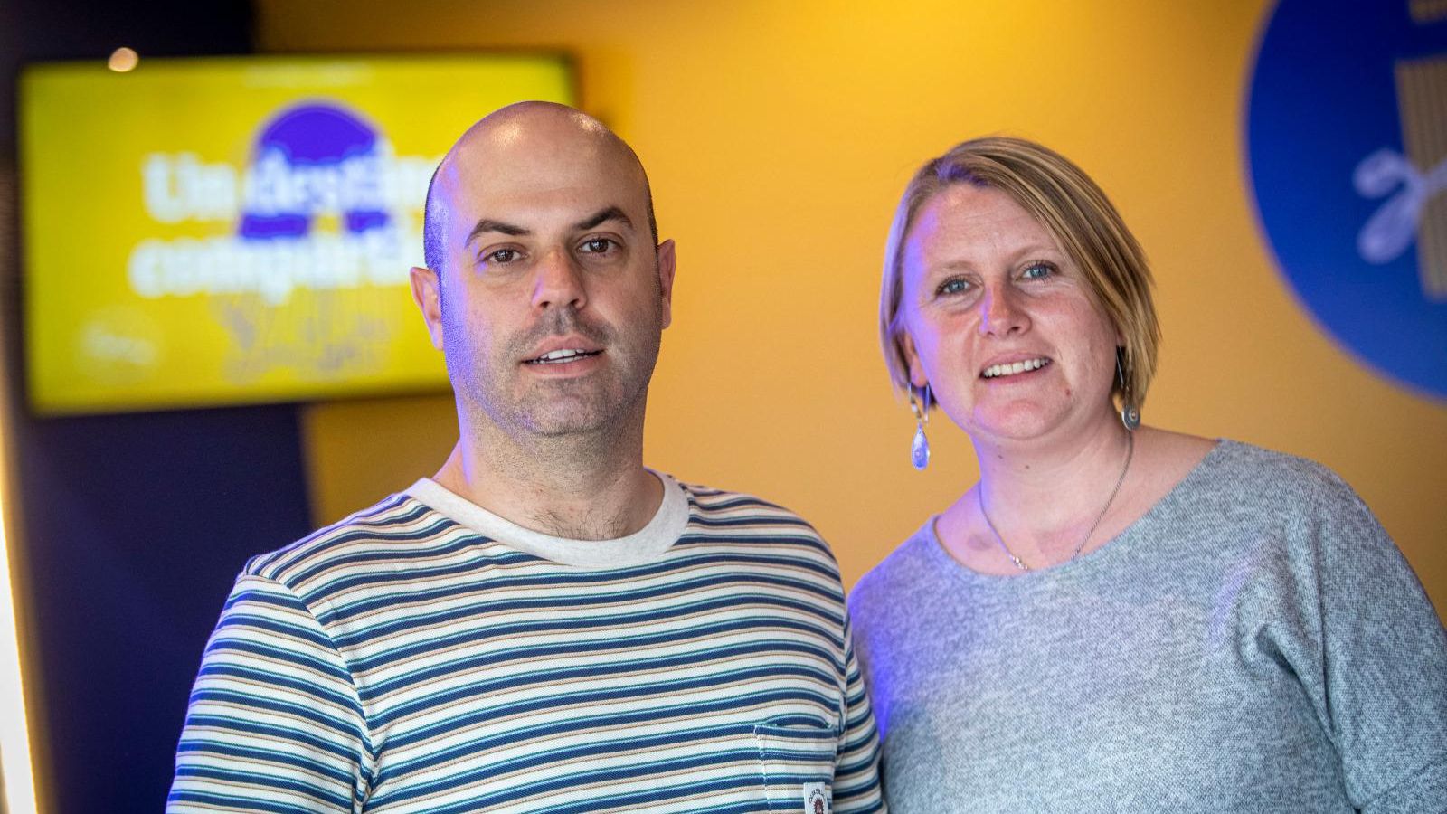 Natalie y Manuel ya han donado cunas de abrazos a cuatro hospitales de la provincia.