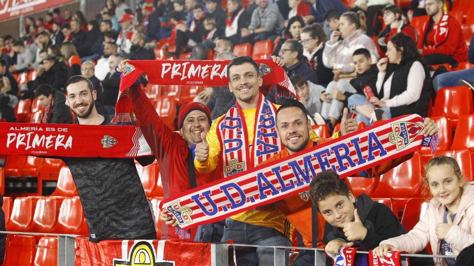 El campo registró poco más de 5.000 espectadores de afluencia