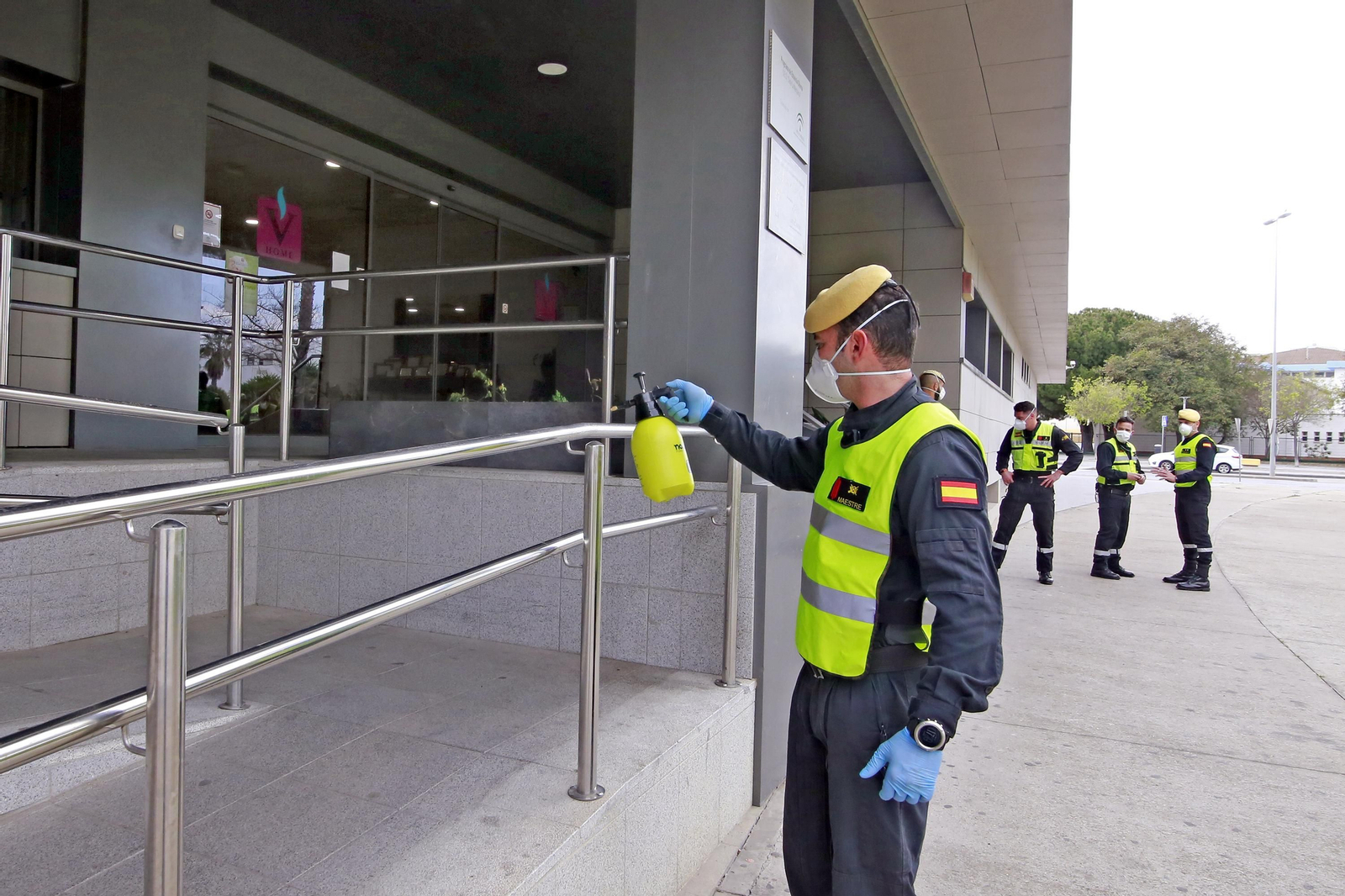 Policía Nacional junto a Infantería de Marina, y la UME en Jerez