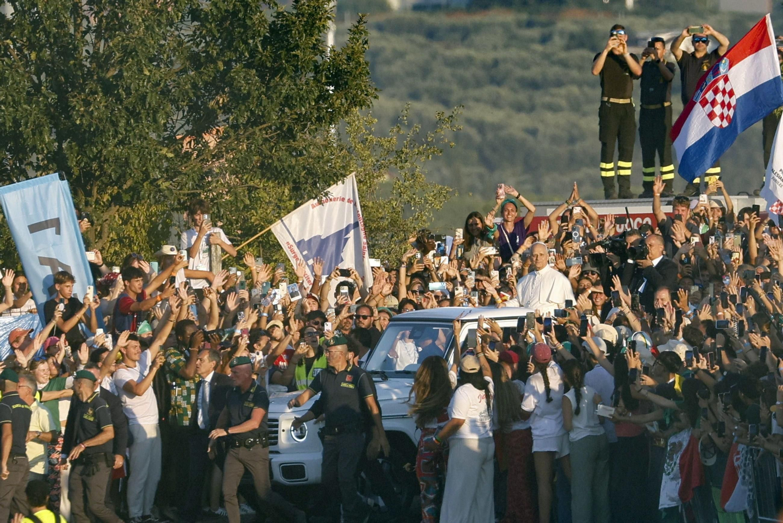 Pope Leo XIV celebrat (14131181).jpg