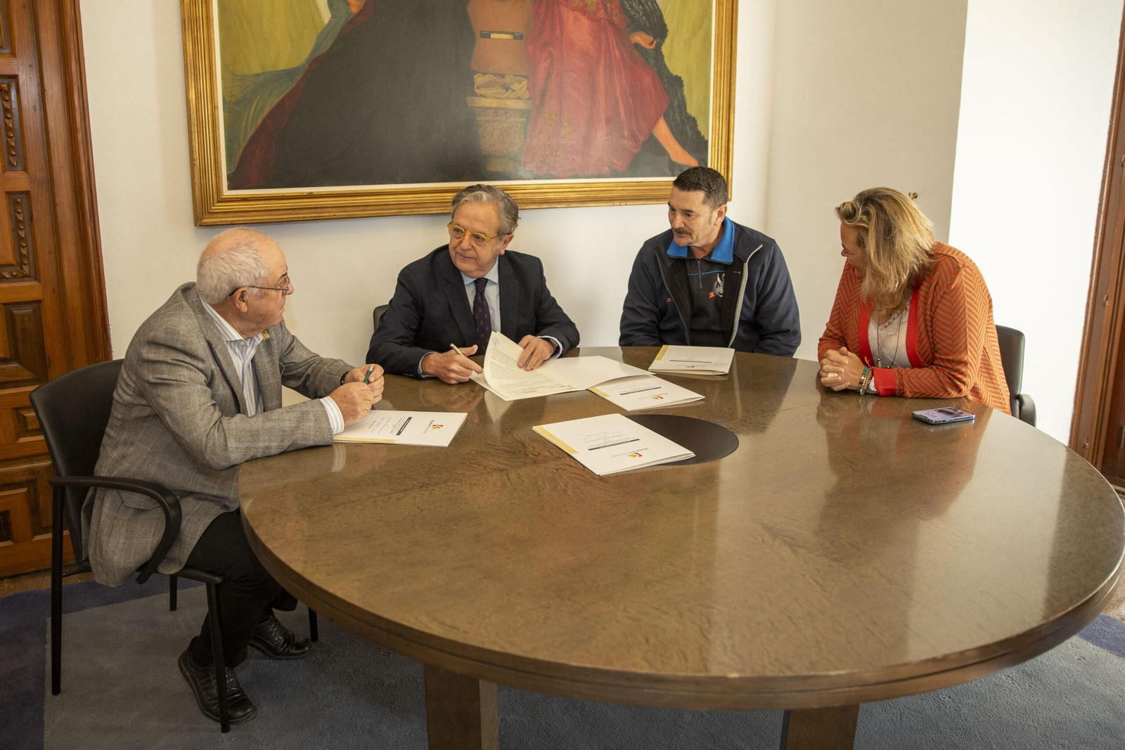 Salvador Fuentes, durante la firma de convenios.