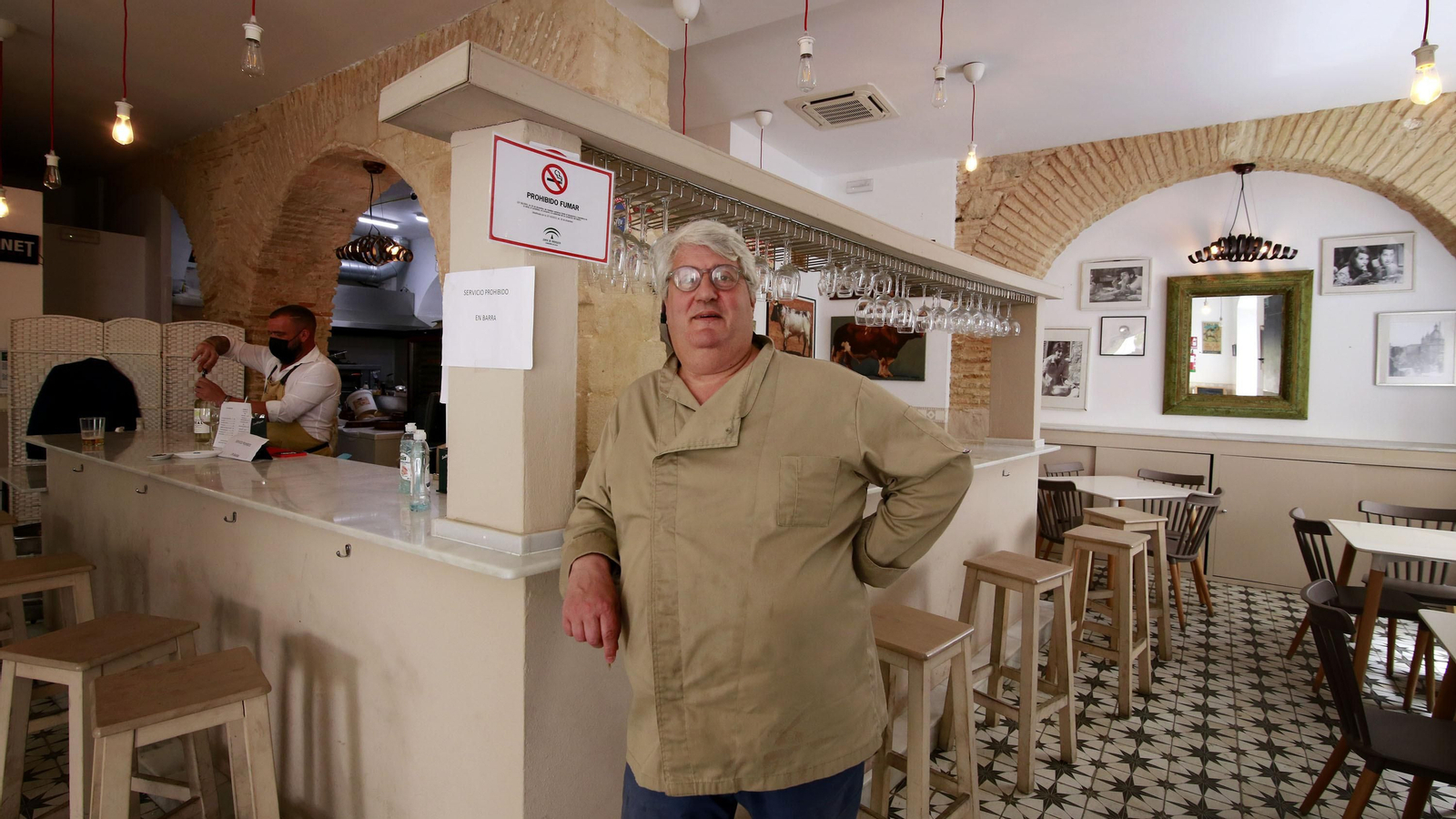 Andre Bouet, en su bistro del barrio de San Miguel en 2021. Andre Bouet, en su bistro del barrio de San Miguel en 2021.