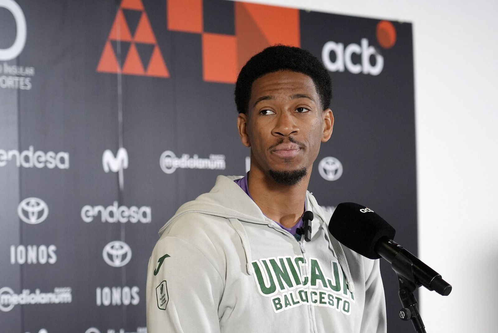 El Unicaja prueba el Gran Canaria Arena