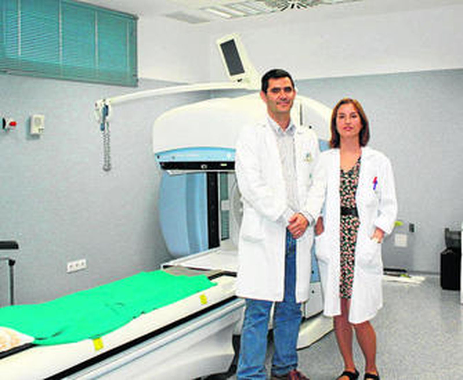 Alfonso Sánchez y Salomé Sanz, facultativos del Hospital Clínico que llevan a cabo la investigación.