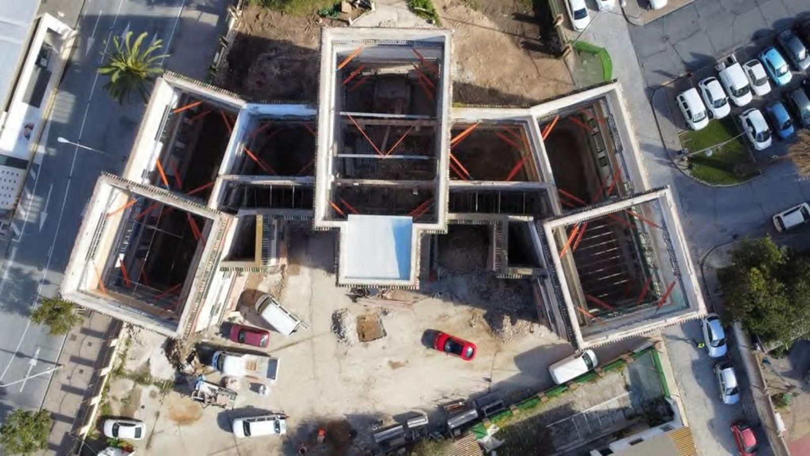 Vista cenital del edificio tras su  vaciado interior para asegurar su estabilidad.
