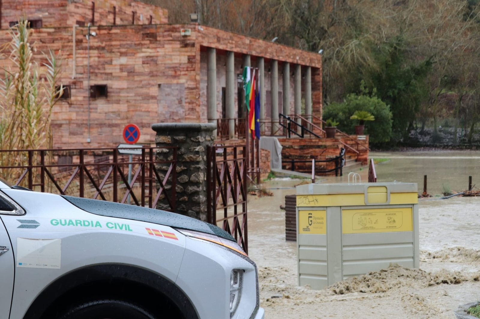 Todas las fotos de la borrasca Leonardo y sus incidencias en Granada: desprendimientos, ríos desbordados y lluvia