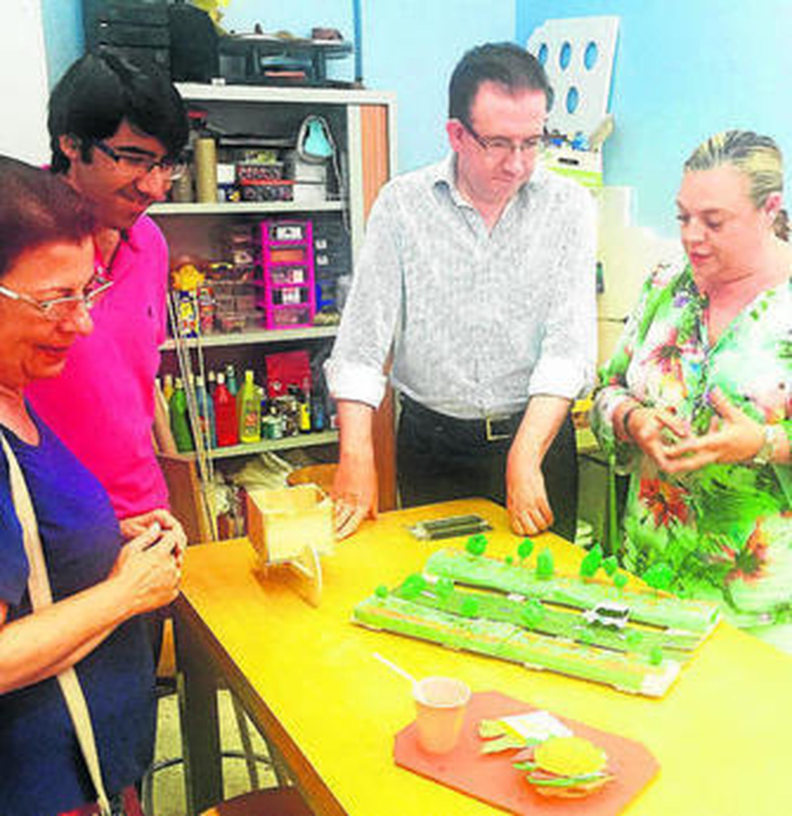 Guerra, durante su visita a la sede de Ánsares.
