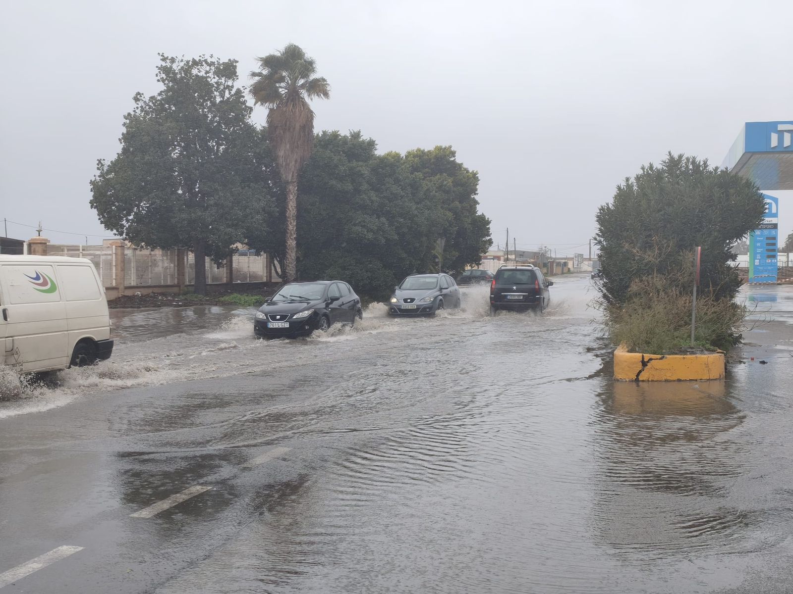 En imágenes: el temporal Kristin mantiene en vilo a toda la provincia de Almería