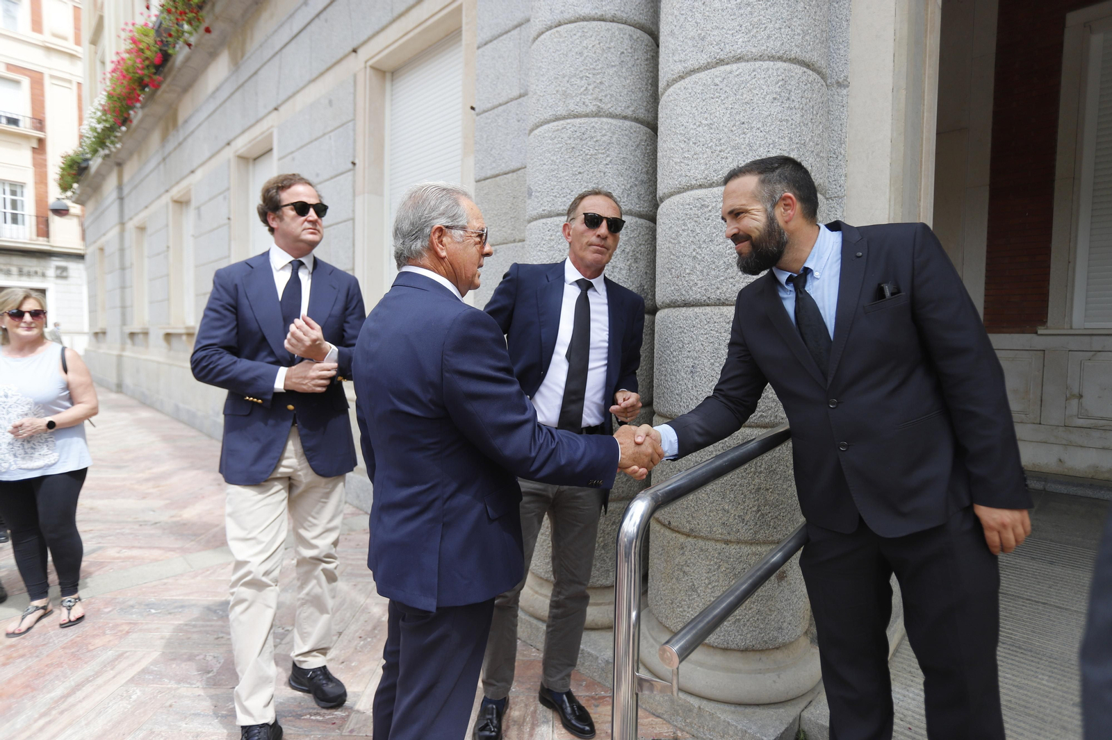 Imágenes de la capilla ardiente de Miguel Báez Espuny 'Litri' en la mañana del viernes