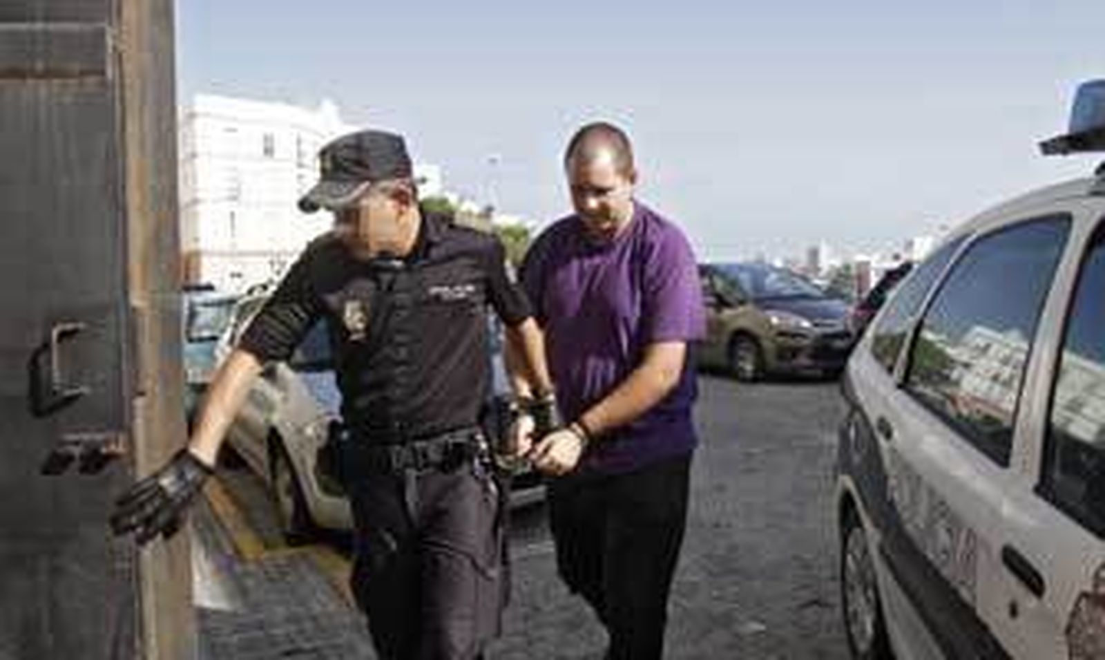 Antonio Guillén Chico, más conocido como Tony Cruz, a su entrada a los juzgados. /Lourdes de Vicente