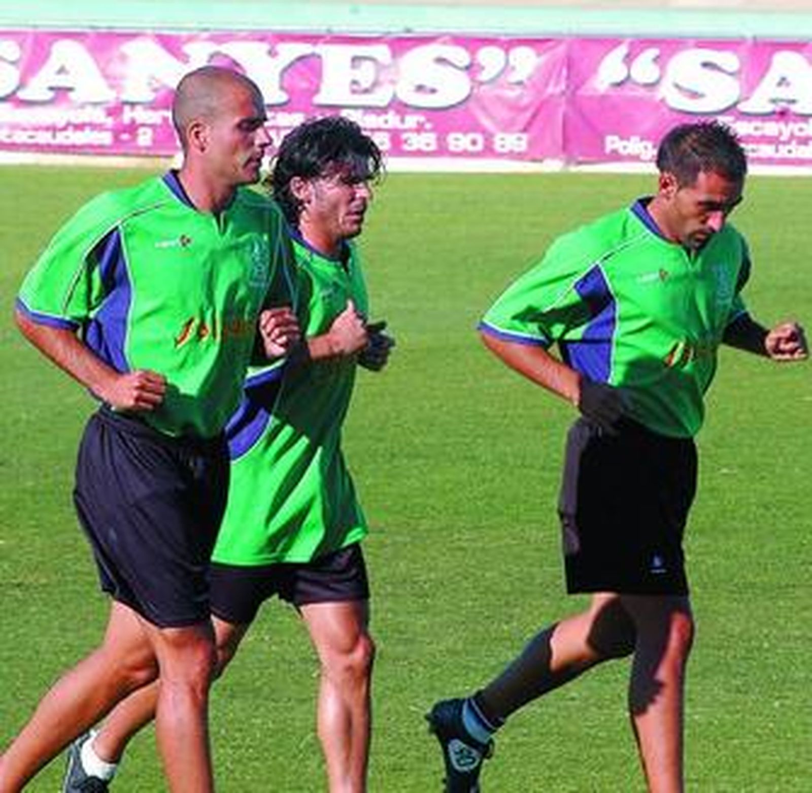 Dani, corriendo junto a Sergio Beato y Carrasco, volverá hoy a la alineación inicial verdiblanca.