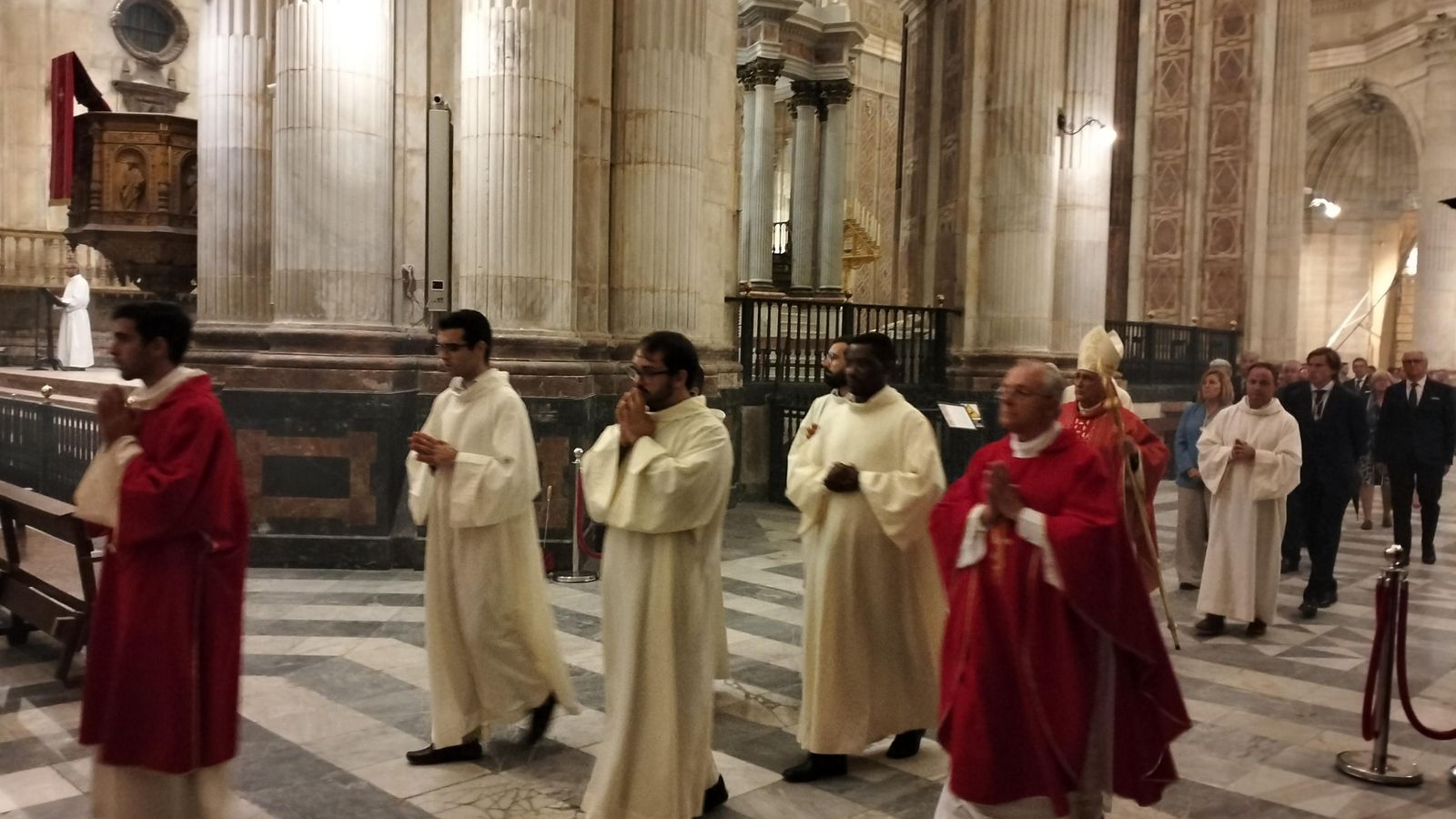 Cortejo que acompaña a las reliquias de los Santos Patronos, Servando y Germán.