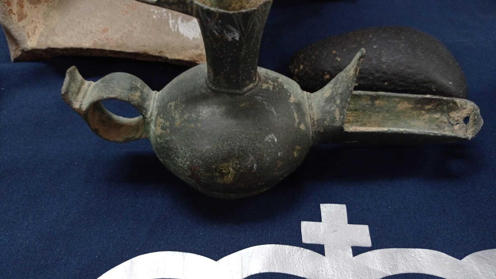 Otra de las piezas localizadas en la operación policial.