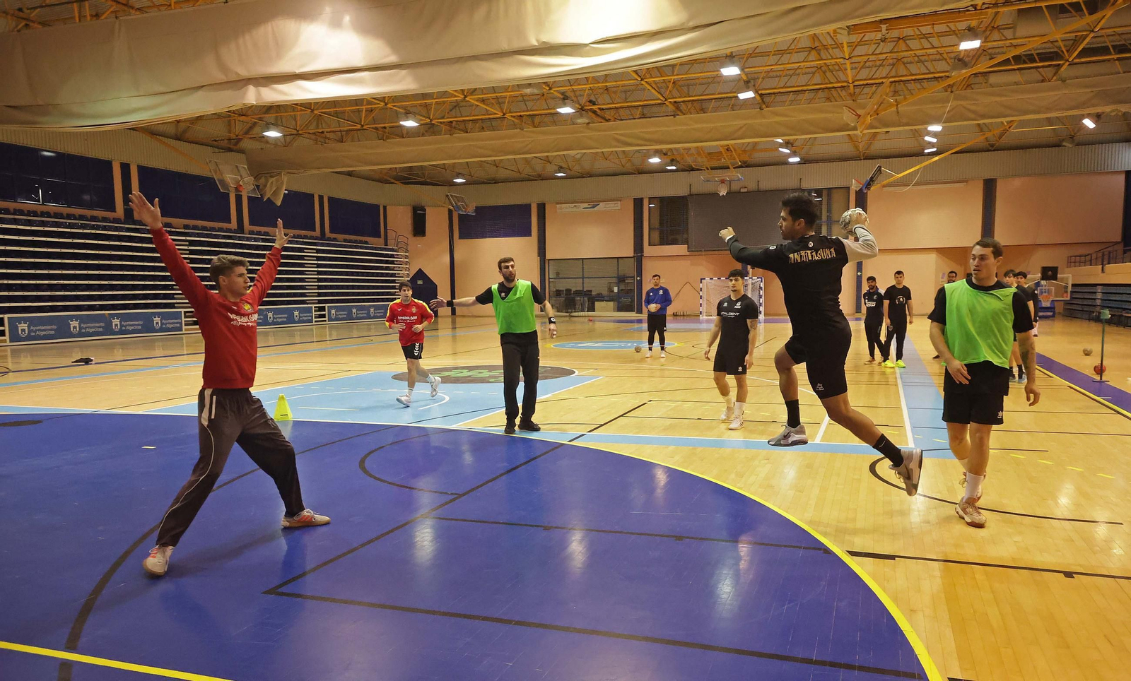 Fotos del entrenamiento del Balonmano Ciudad de Algeciras