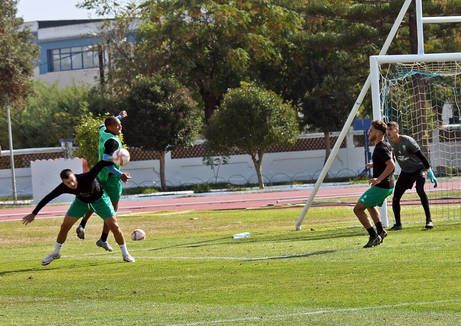 Biabiany ha entrenado con normalidad y se le espera en el once inicial azulino.