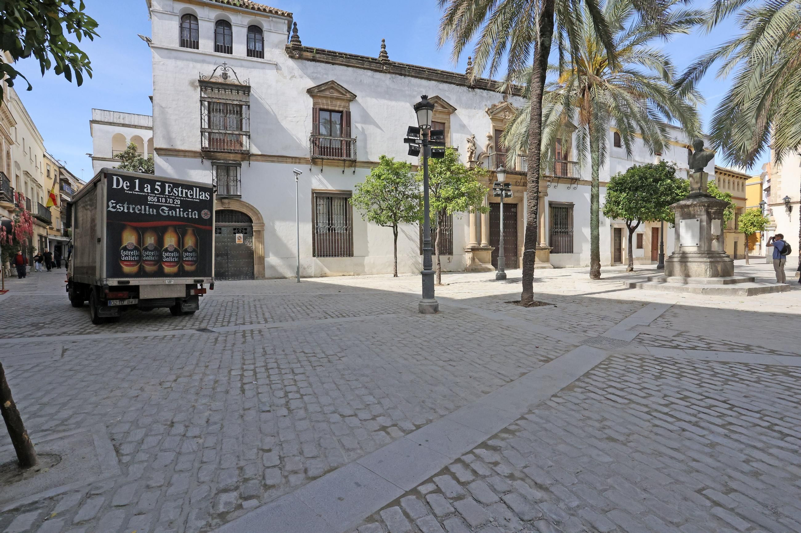 La plaza Rafael Rivero recupera la normalidad tras meses de obras.