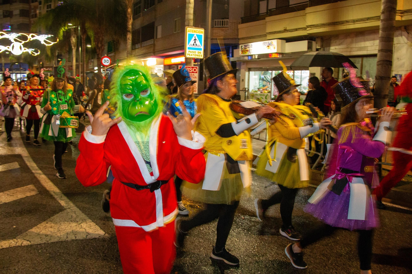 Ni la lluvia puede con la San Silvestre de Motril