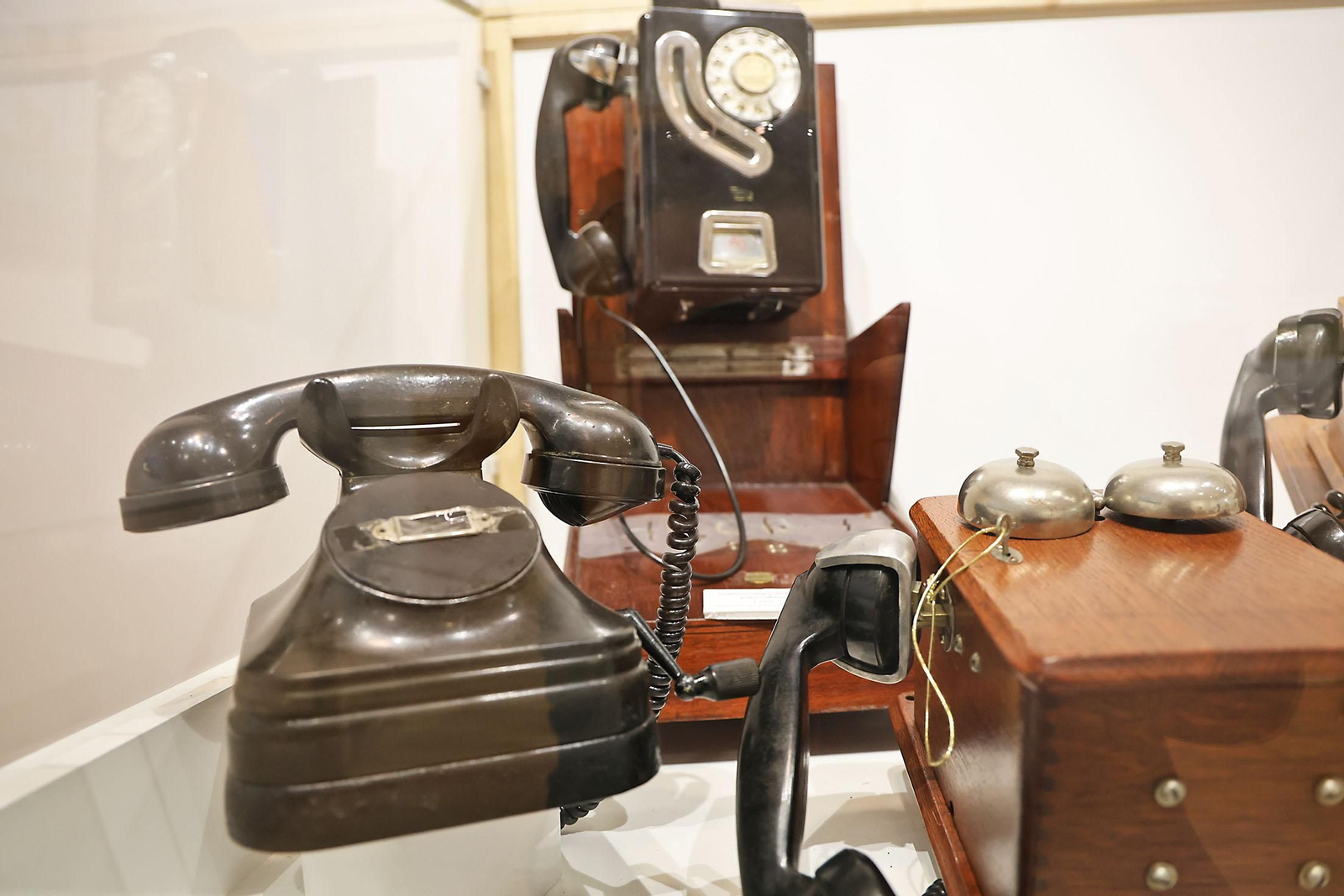 Imágenes de la inauguración de la exposición 'La Telefonía en Huelva'