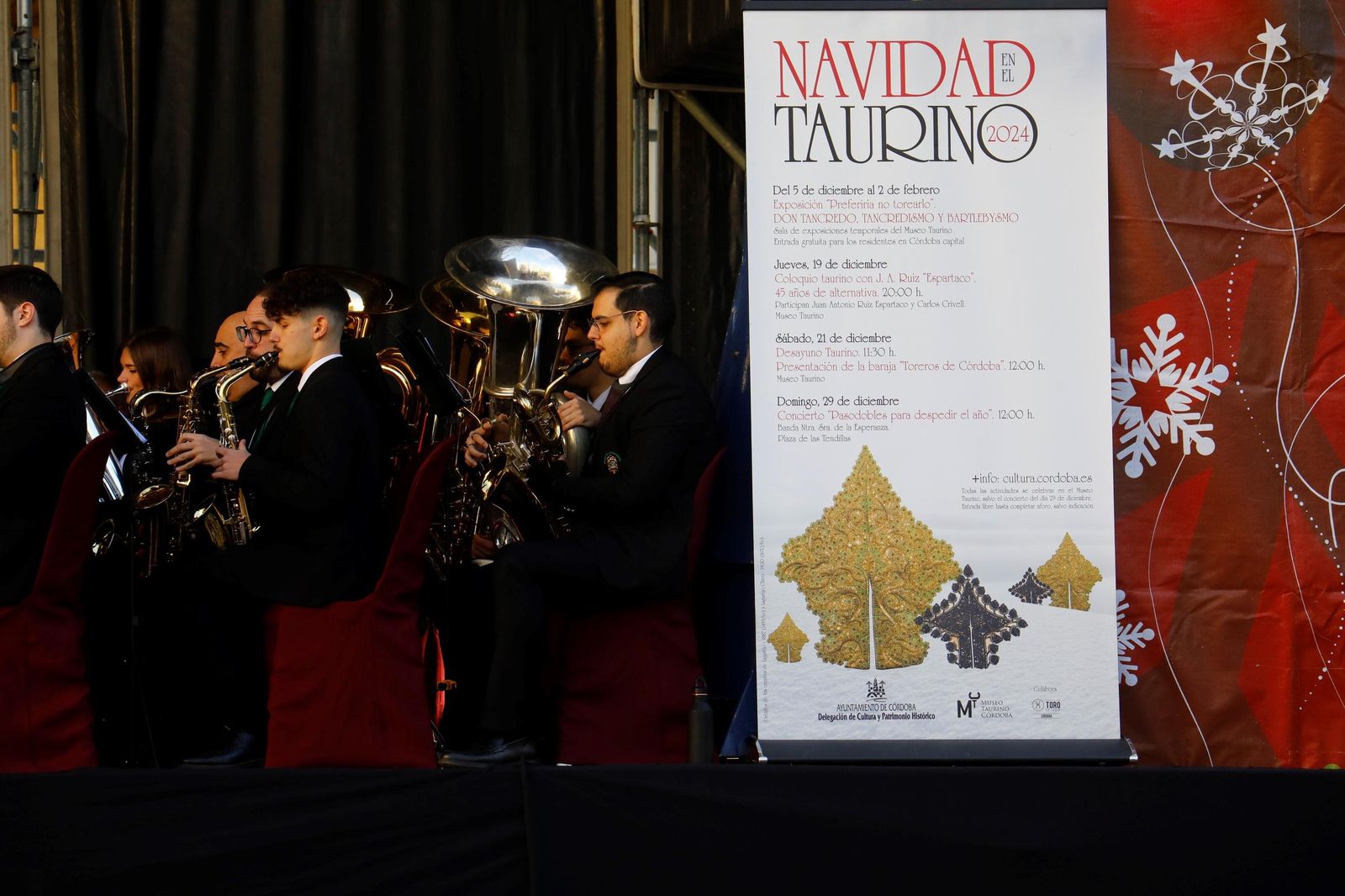 Las imágenes del concierto de la banda de la Esperanza de pasadobles y villancicos en Las Tendillas