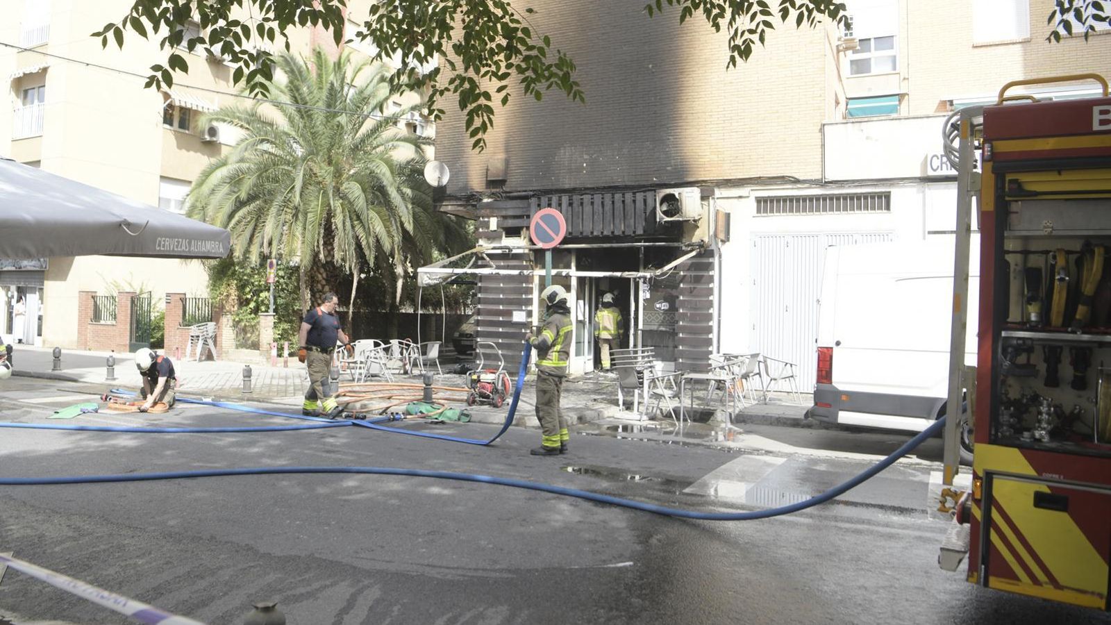 Imagen de la cafetería afectada por las llamas