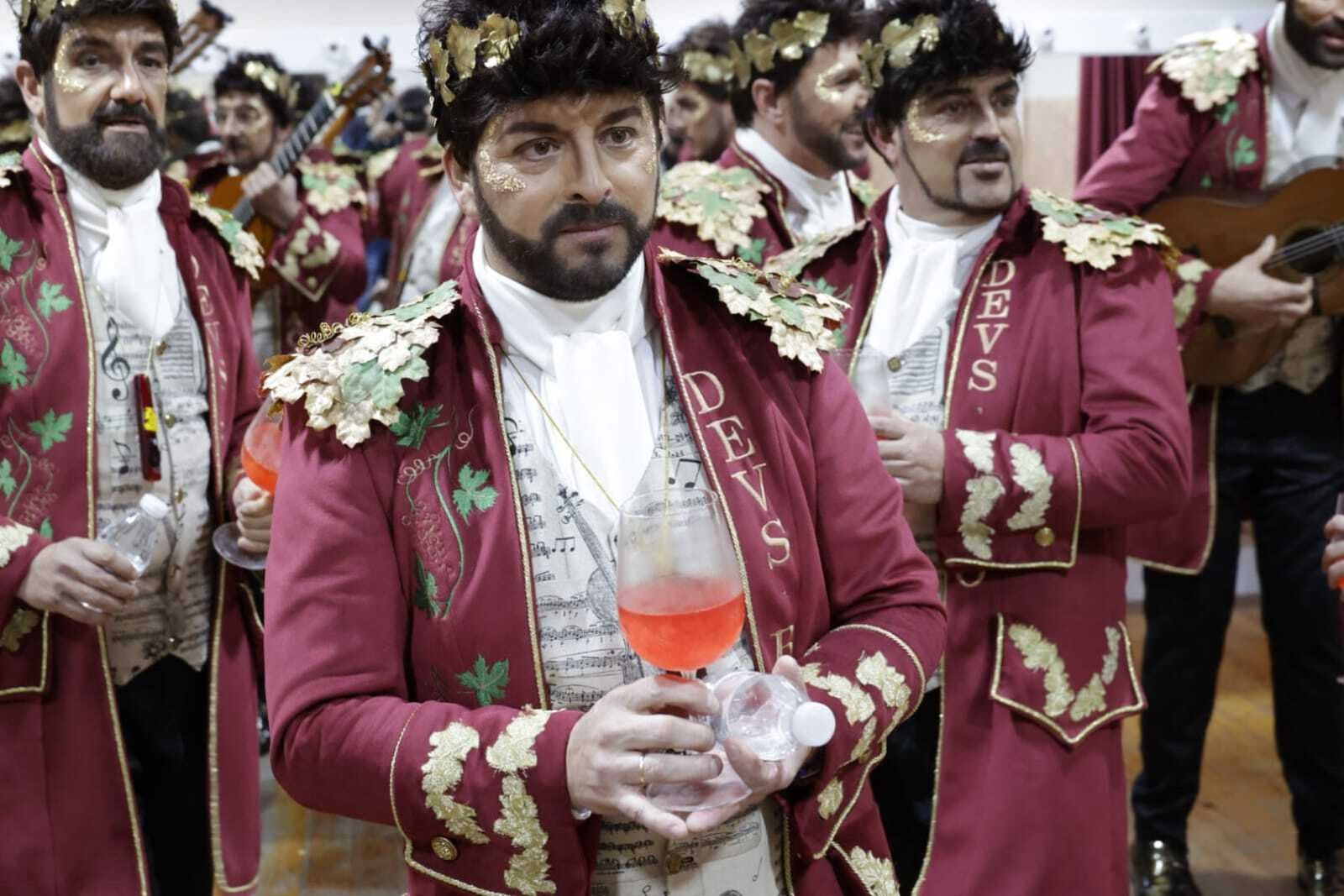 Comparsa Los borracheras en camerinos