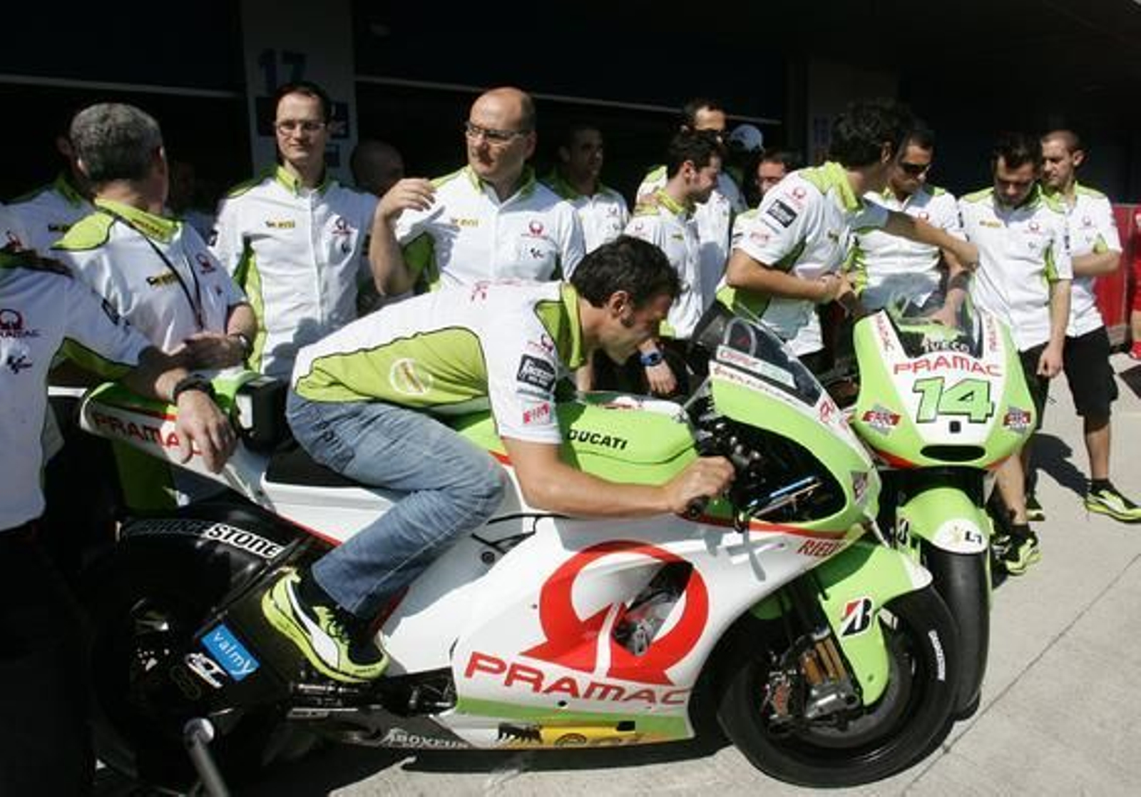 El viernes 1 de abril comienza la primera sesión de los entrenamientos clasificatorios y libres de las categorías de 125cc y 250cc, y los libres de Moto GP

Foto: Pascual