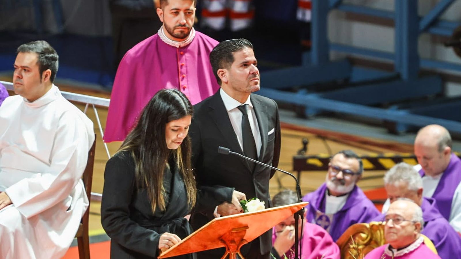 Liliana Sáenz, hija de Natividad de la Torre, durante la lectura del comunicado de las familias afectadas por el accidente de Adamuz.