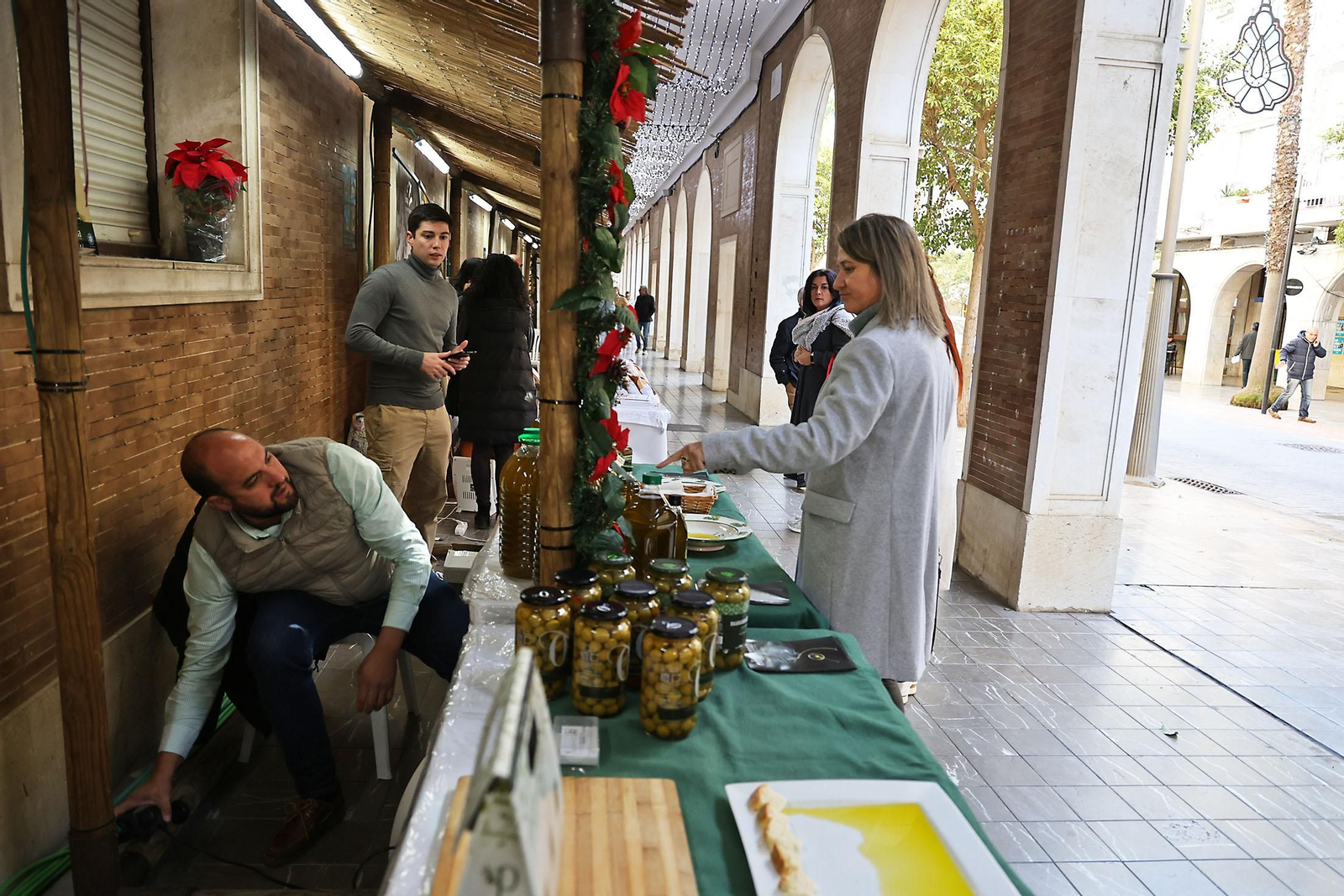 Imágenes de la XIV Muestra de Aceites, Quesos y Conservas en Aceite de la provincia de Huelva