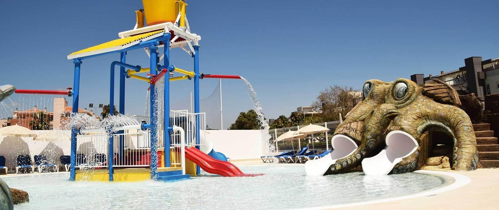 Zona de toboganes del hotel.