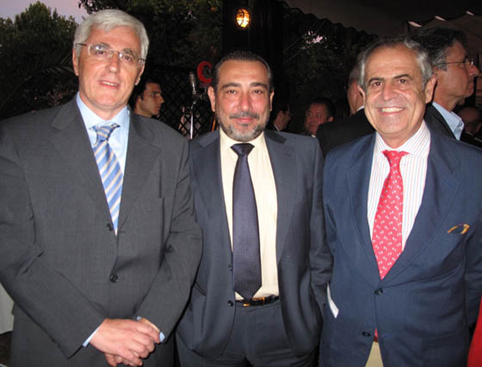 Francisco Avilés, radiólogo;  Antonio López, ingeniero de la obra del nuevo hospital y el cirujano plástico Miguel Luanco.


Foto: Victoria Ramírez