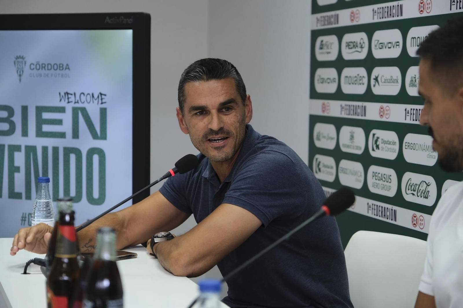 La presentación de Recio con el Córdoba CF, en imágenes