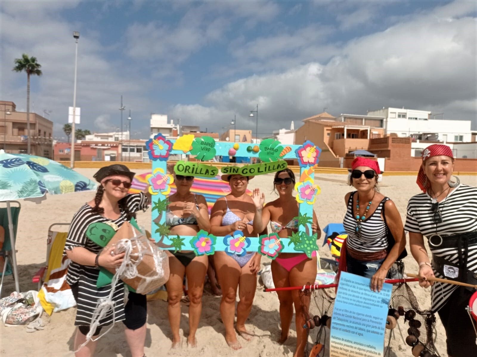 Barrio Vivo, con su campaña de 'Orillas sin Colillas' este verano en el Rinconcillo