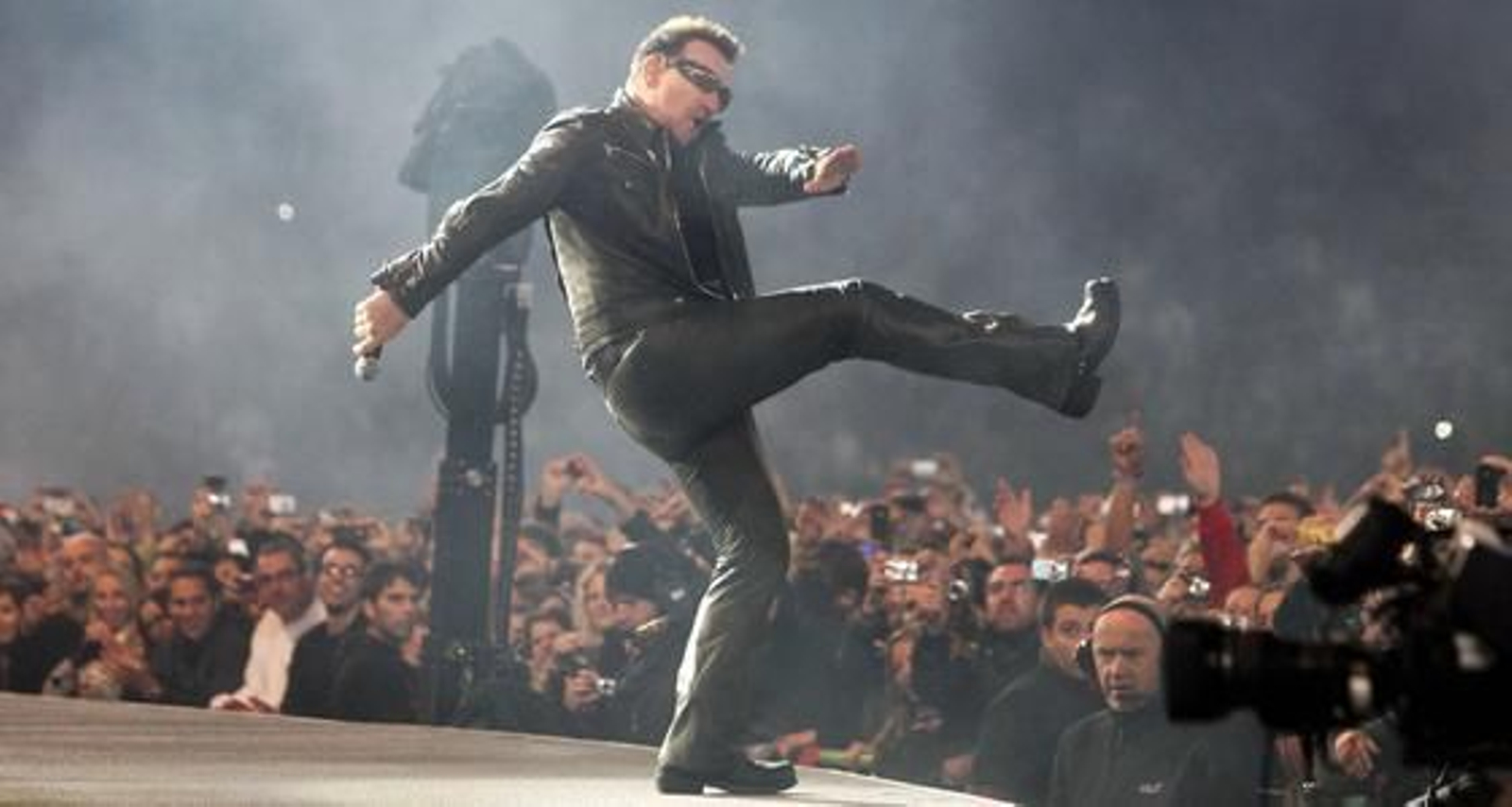 La banda irlandesa U2 convence a sus seguidores en San Sebastián. / EFE, AFP, Reuters