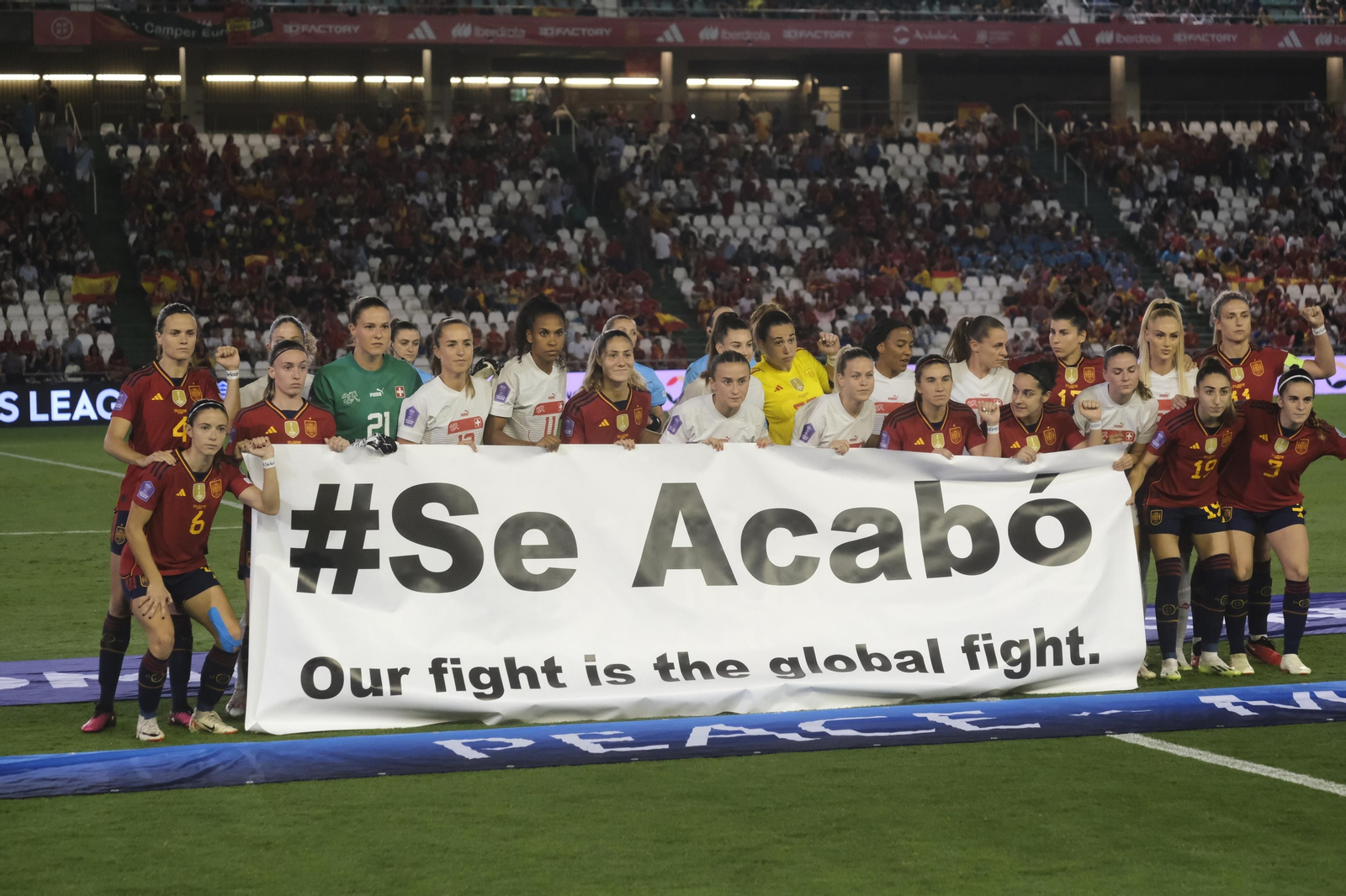 Las mejores fotos del ambiente en El Arcángel para el España - Suiza