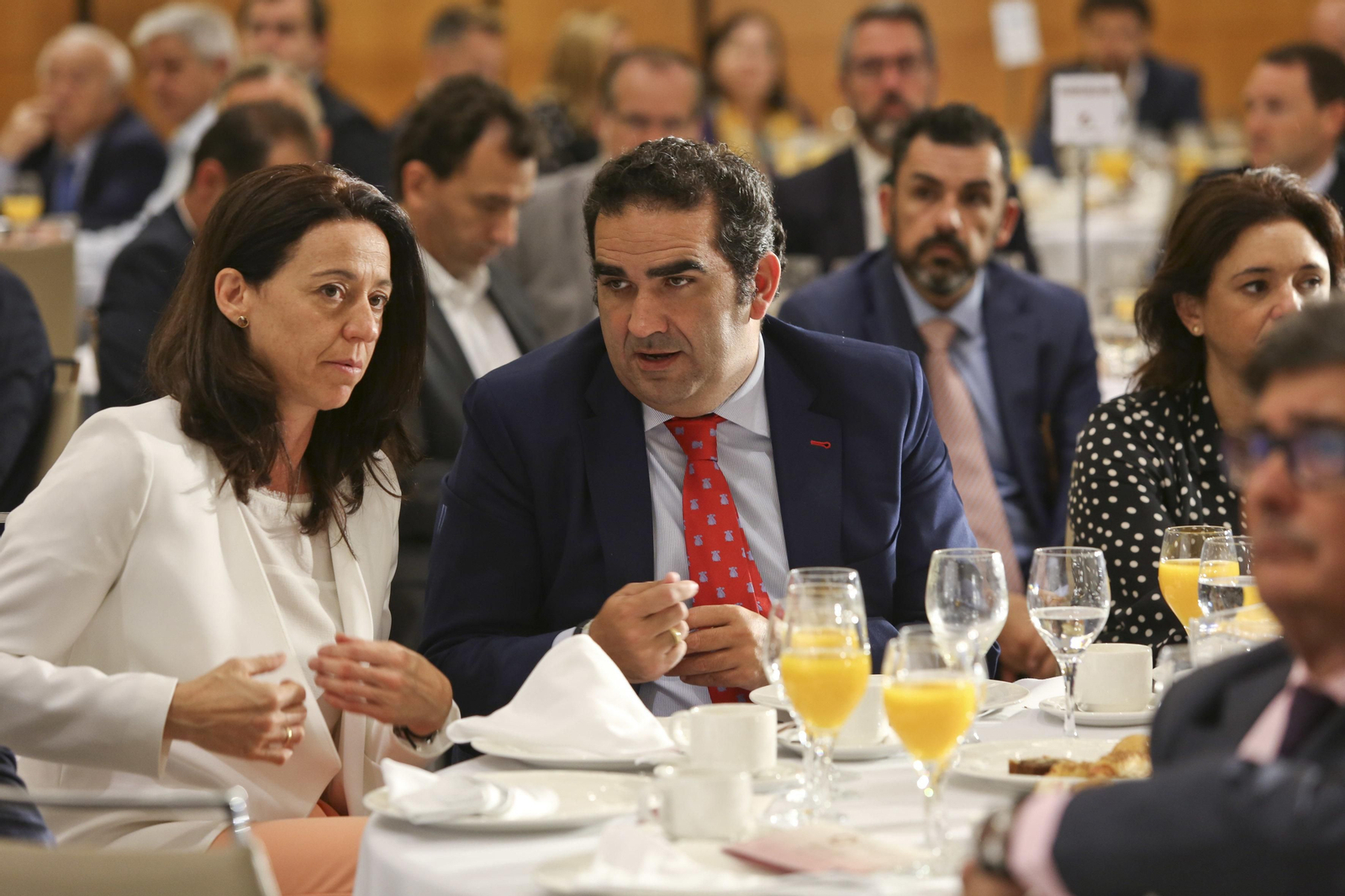 Las imágenes del desayuno-coloquio con Isabel García Tejerina