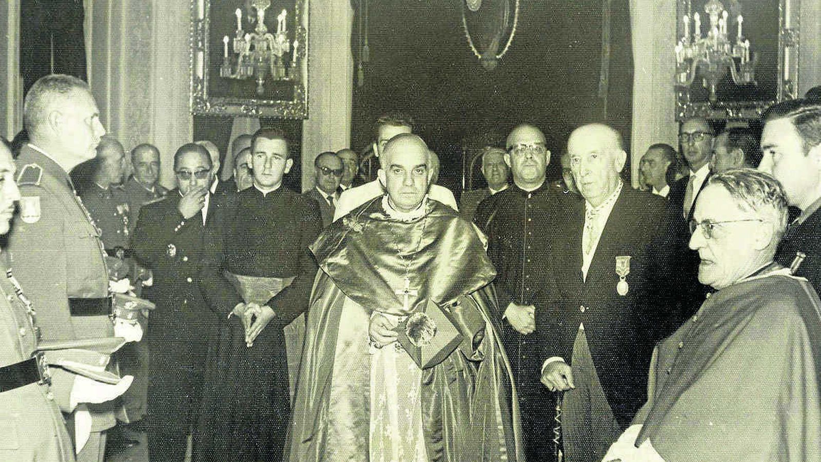 Entrada oficial del obispo Añoveros.