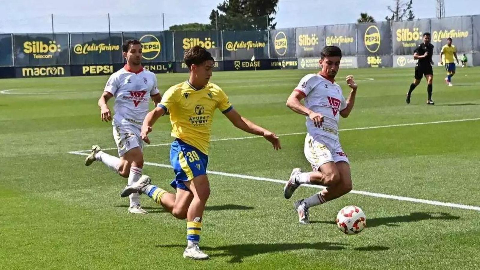 Un lance del Cádiz Mirandilla-Atlético Antoniano