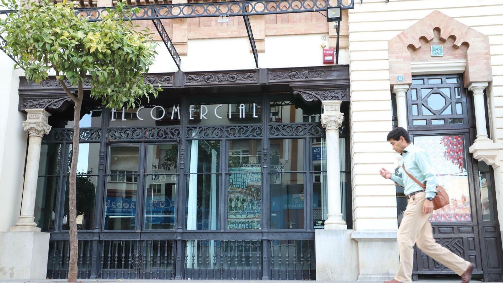 Se trata de uno de los edificios y establecimientos más conocidos de la capital onubense.