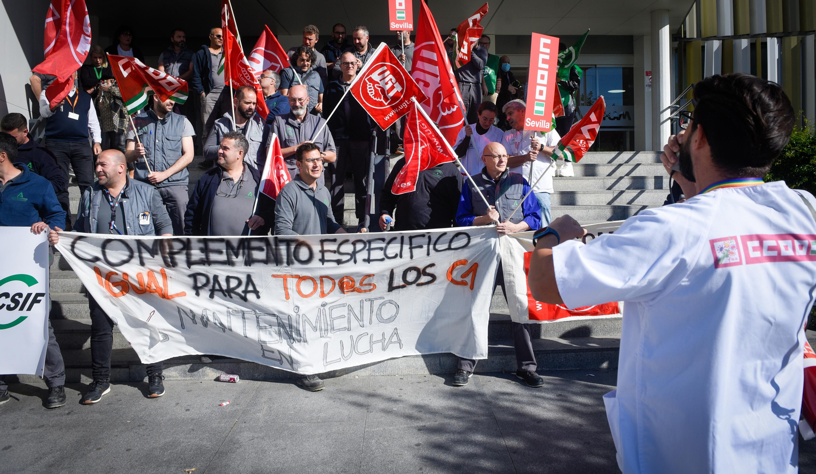Protesta de interinos en el Hospital Macarena de Sevilla