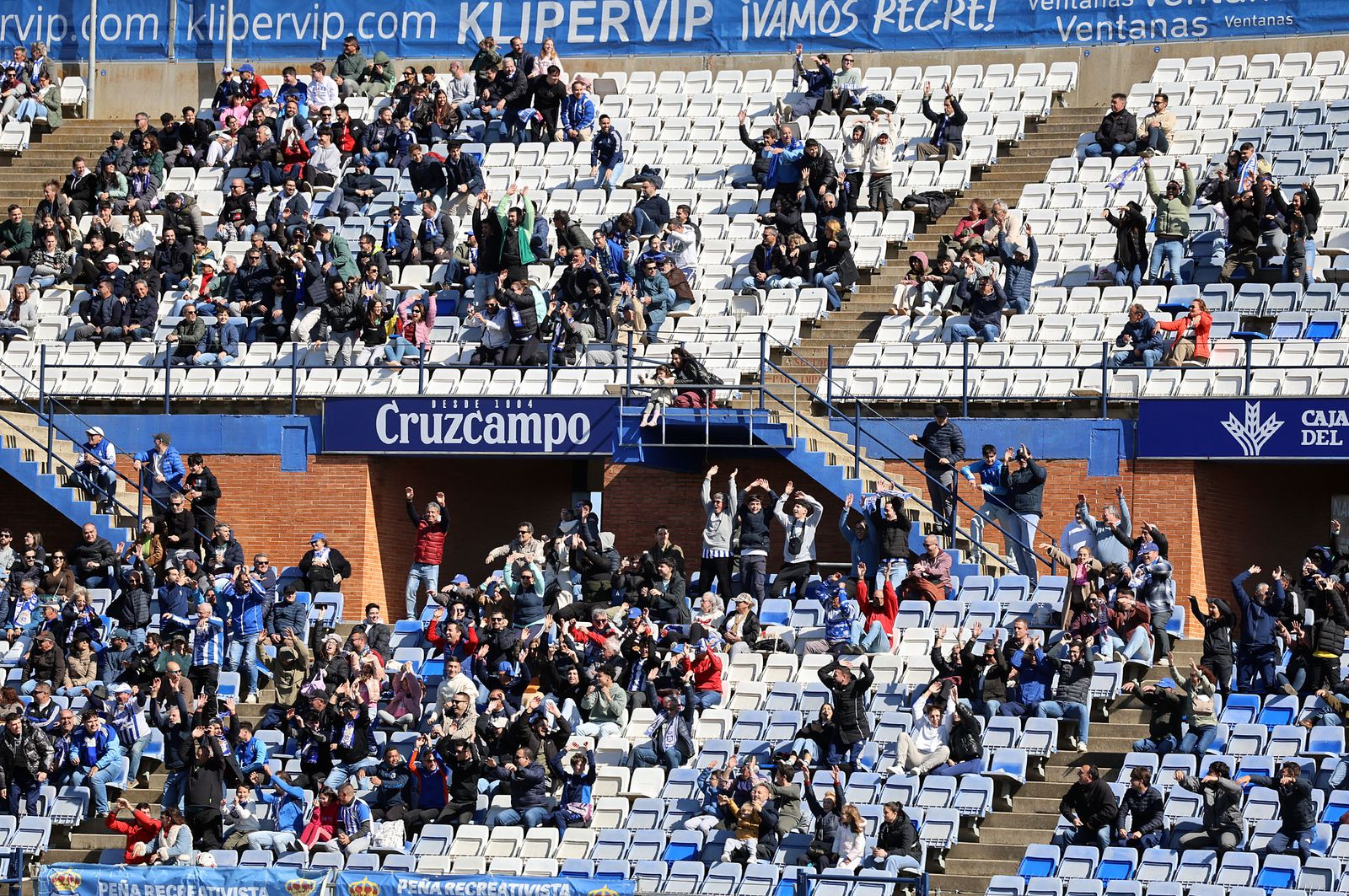 Búscate en las gradas del Nuevo Colombino en el Recre-Yeclano