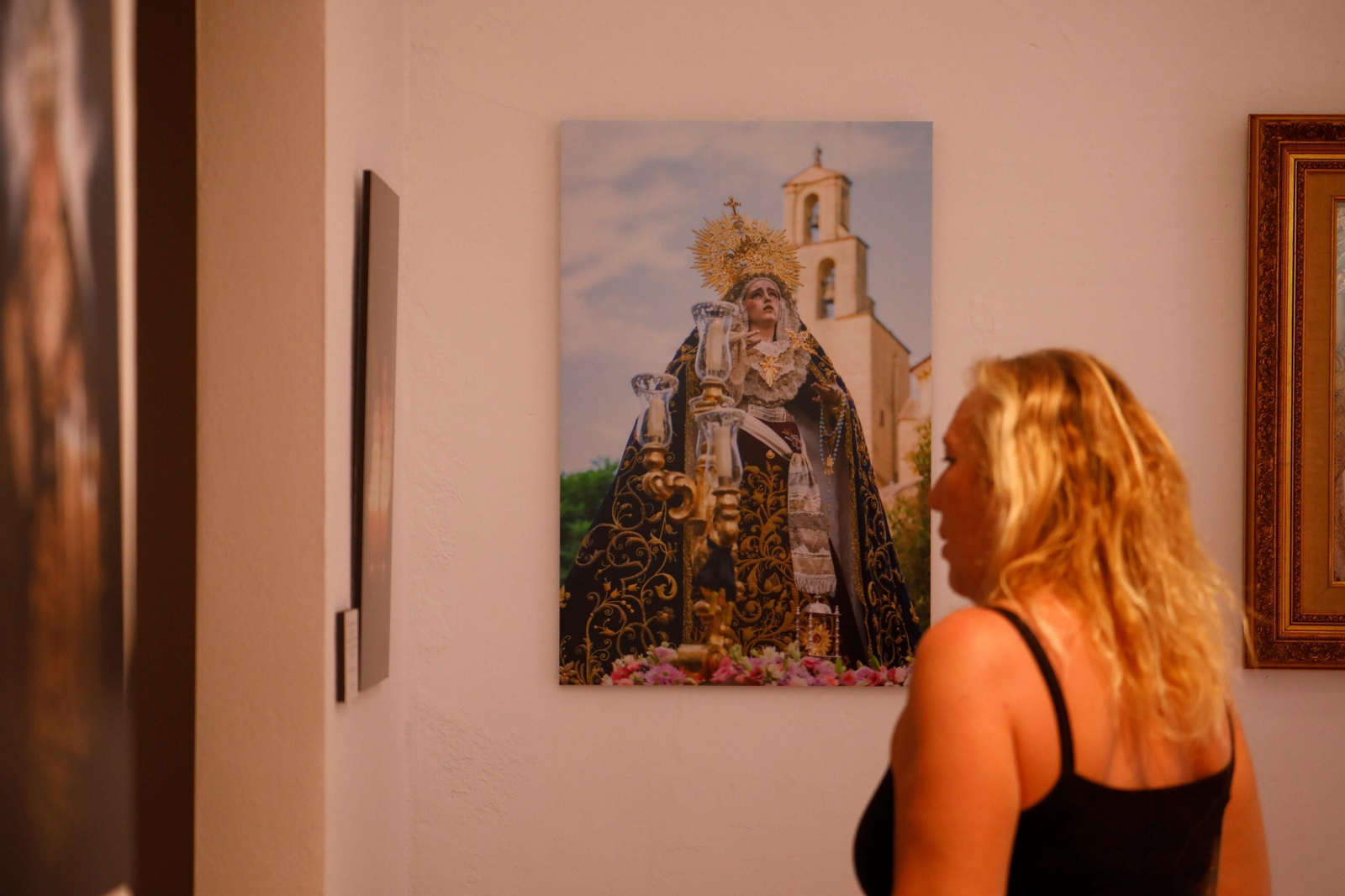 La exposición fotográfica del 50 aniversario de la Virgen de los Desamparados de Córdoba, en imágenes