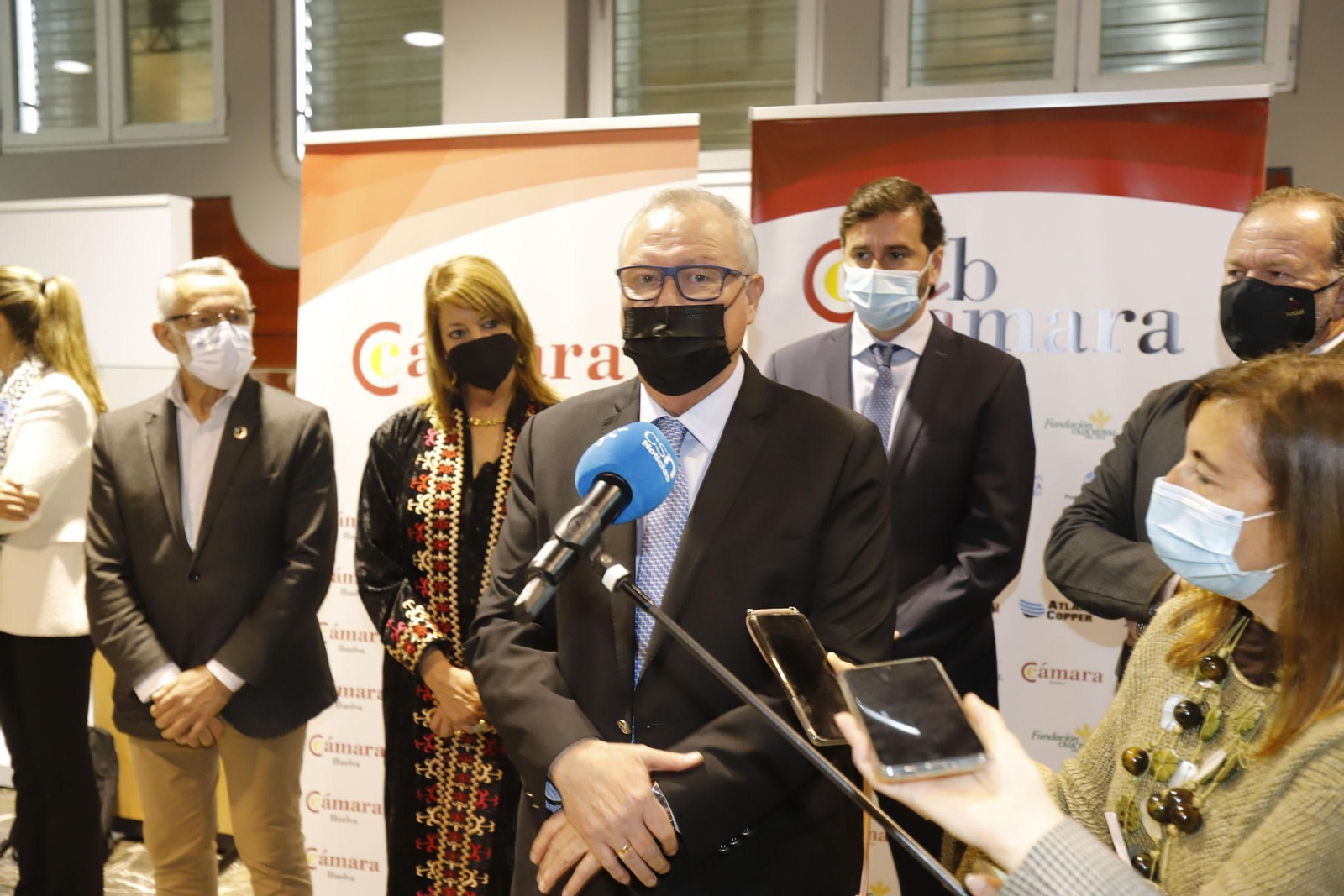 Imágenes de las jornadas del encuentro ‘Pasado, presente y futuro de la Minería Metálica en Huelva’,  en las cocheras del Puerto