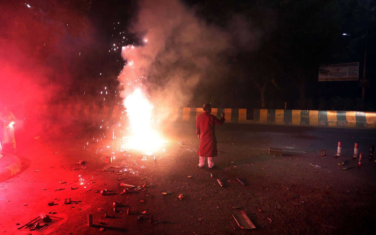 Las preciosas imágenes de la celebración del Diwali en India: un festival de luz y color