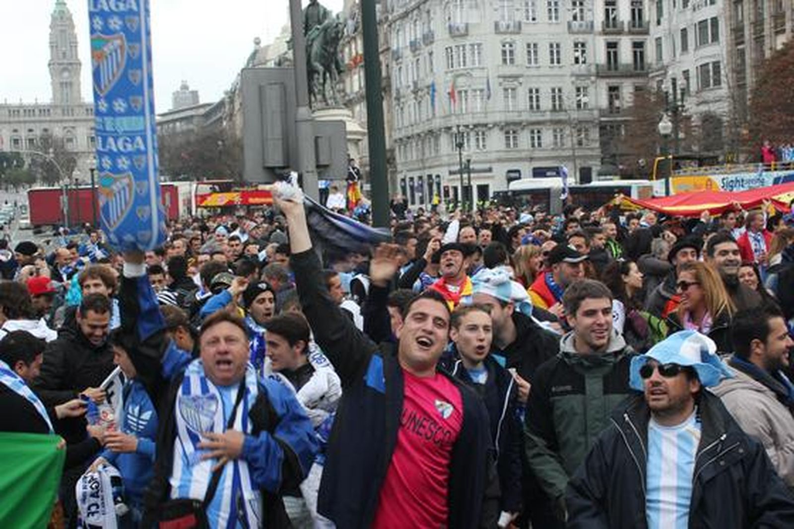 Malaguistas en la plaza de la Libertad

Foto: J. L. Malo