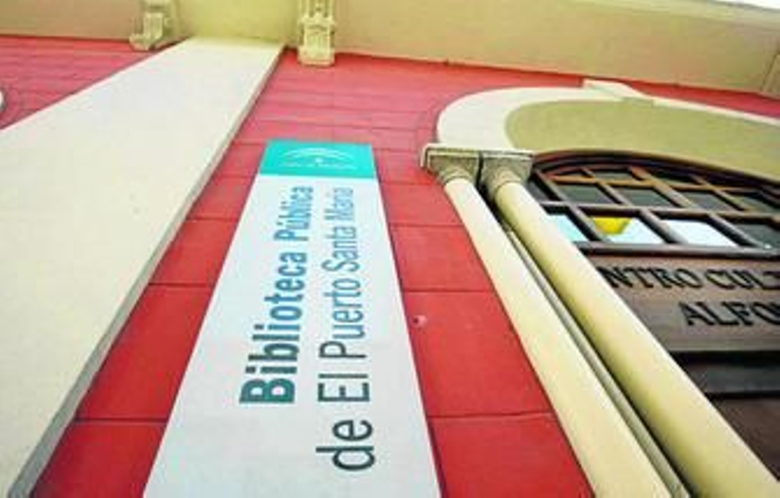 Exterior de la biblioteca municipal.