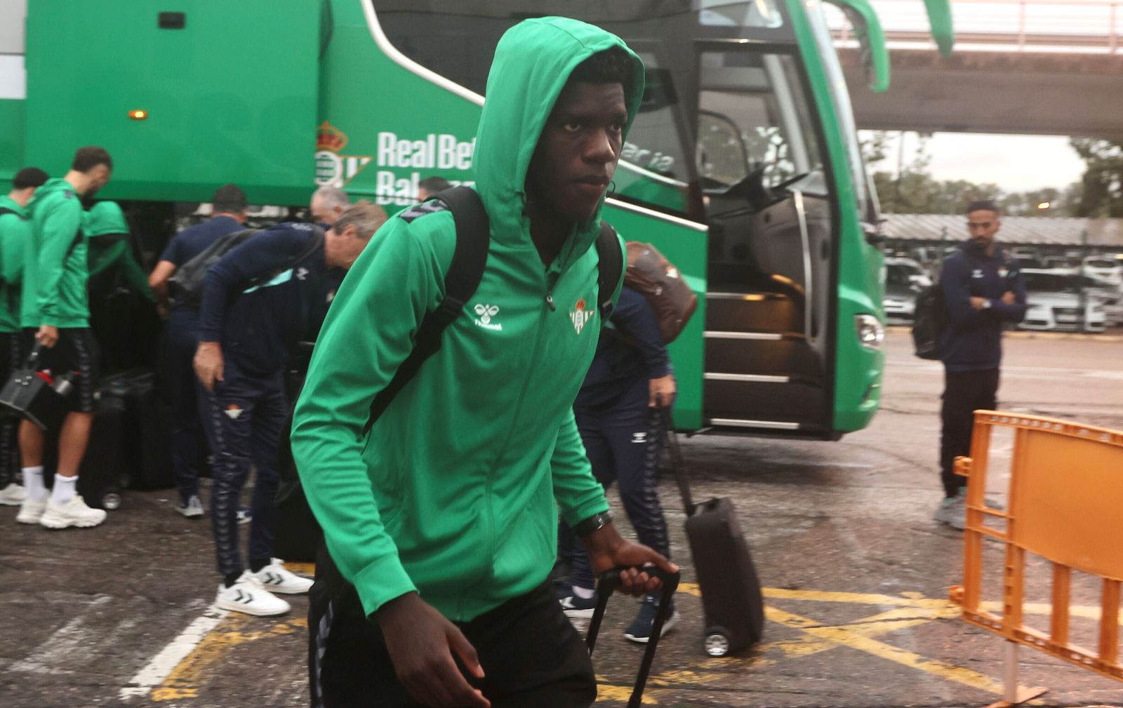 Las fotos de la salida del Betis para Chipre