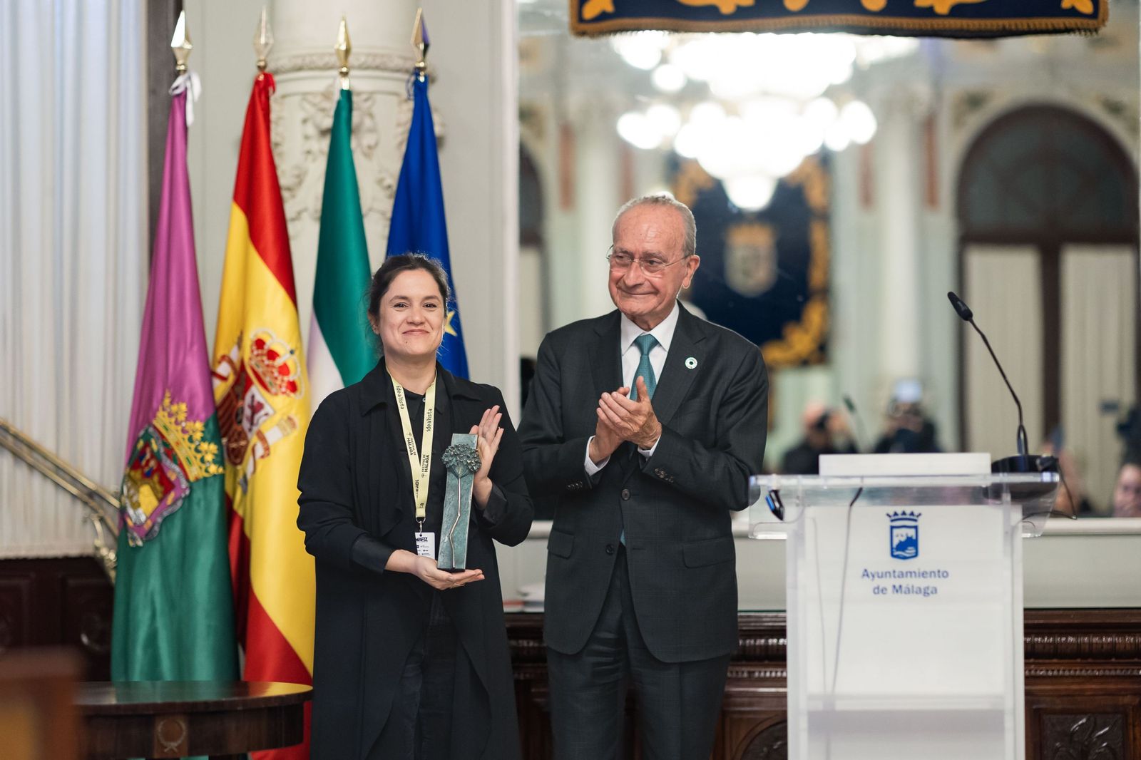 La ministra secretaria ejecutiva de Cultura paraguaya, Adriana Ortiz, junto al alcalde de la ciudad, Francisco de la Torre.